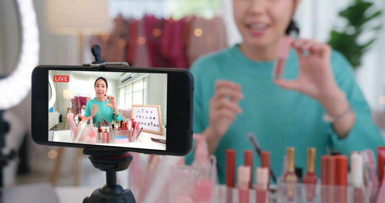 Social Media Strategies to Advertise to Gen Z this Holiday Season